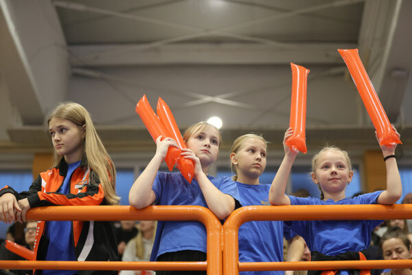 U prepunoj dvorani Tehničke škole Virovitica, juniori Hrvatske pobijedili su selekciju Hrvatskog akademskog sportskog saveza, odličan je bio naš Matko Moslavac 7 rukomet vtc air 59