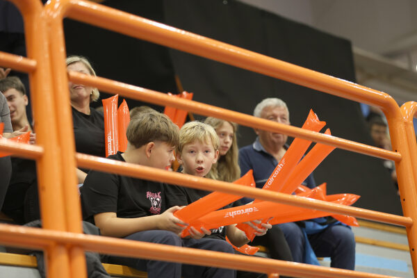 U prepunoj dvorani Tehničke škole Virovitica, juniori Hrvatske pobijedili su selekciju Hrvatskog akademskog sportskog saveza, odličan je bio naš Matko Moslavac 9 rukomet vtc air 65