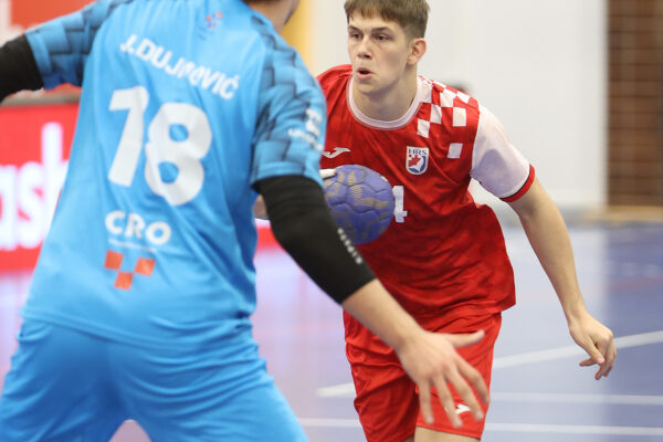 U prepunoj dvorani Tehničke škole Virovitica, juniori Hrvatske pobijedili su selekciju Hrvatskog akademskog sportskog saveza, odličan je bio naš Matko Moslavac 52 rukomet vtc air matko moslavac 17