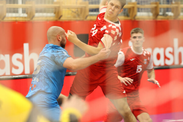 U prepunoj dvorani Tehničke škole Virovitica, juniori Hrvatske pobijedili su selekciju Hrvatskog akademskog sportskog saveza, odličan je bio naš Matko Moslavac 54 rukomet vtc air matko moslavac 19