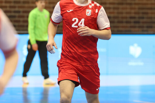 U prepunoj dvorani Tehničke škole Virovitica, juniori Hrvatske pobijedili su selekciju Hrvatskog akademskog sportskog saveza, odličan je bio naš Matko Moslavac 56 rukomet vtc air matko moslavac 21