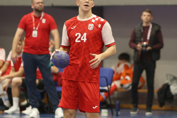 U prepunoj dvorani Tehničke škole Virovitica, juniori Hrvatske pobijedili su selekciju Hrvatskog akademskog sportskog saveza, odličan je bio naš Matko Moslavac 61 rukomet vtc air matko moslavac 26