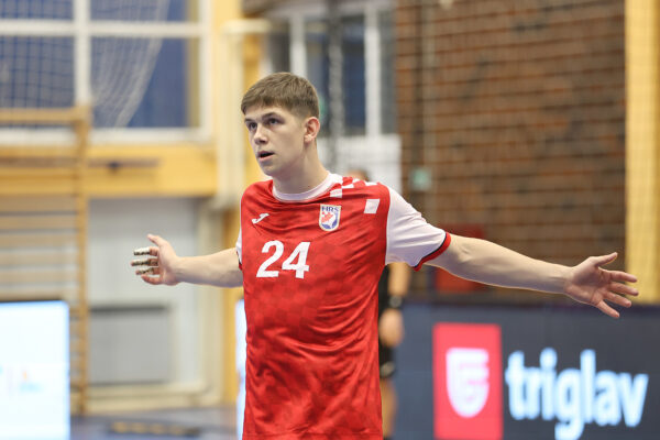 U prepunoj dvorani Tehničke škole Virovitica, juniori Hrvatske pobijedili su selekciju Hrvatskog akademskog sportskog saveza, odličan je bio naš Matko Moslavac 48 rukomet vtc air matko moslavac 9