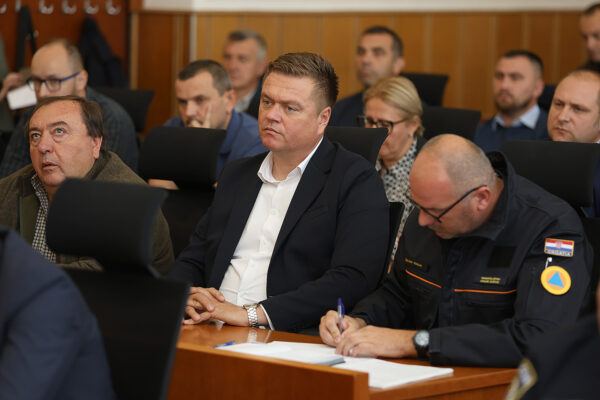 Ministar David Vlajčić u Virovitici: Kreće potpuni odstrjel divljih svinja u Virovitičko-podravskoj i još dvije slavonske županije 17 sastanak vlajcic 30