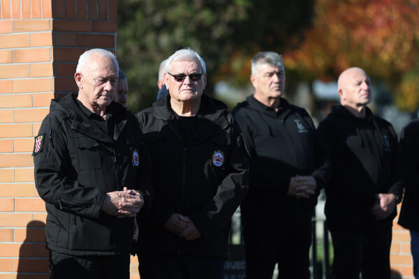 U povodu blagdana Svih svetih u Virovitici odana počast poginulim hrvatskim braniteljima i civilnim žrtvama 21 svi sveti vijenci i misa 131