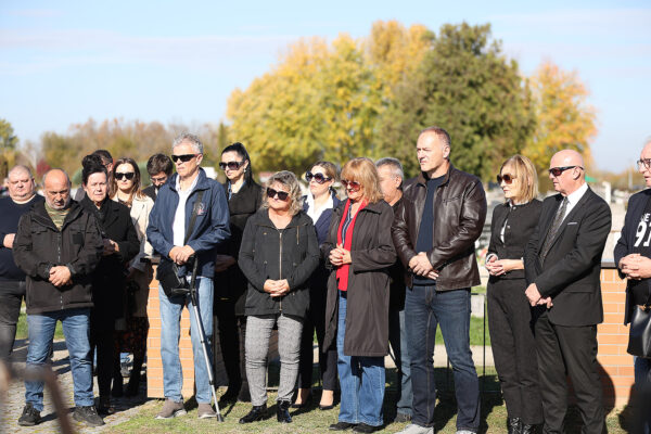 U povodu blagdana Svih svetih u Virovitici odana počast poginulim hrvatskim braniteljima i civilnim žrtvama 26 svi sveti vijenci i misa 147