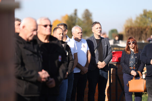 U povodu blagdana Svih svetih u Virovitici odana počast poginulim hrvatskim braniteljima i civilnim žrtvama 27 svi sveti vijenci i misa 153