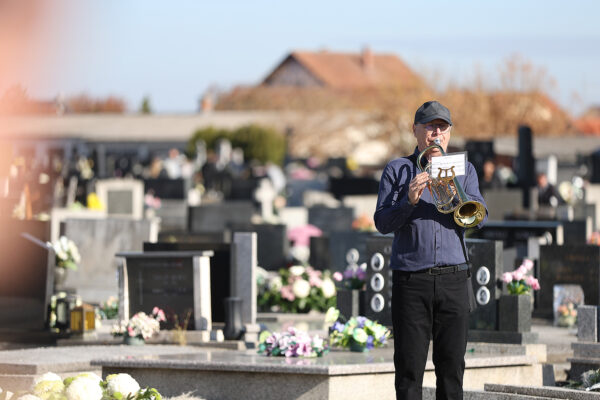 U povodu blagdana Svih svetih u Virovitici odana počast poginulim hrvatskim braniteljima i civilnim žrtvama 32 svi sveti vijenci i misa 176