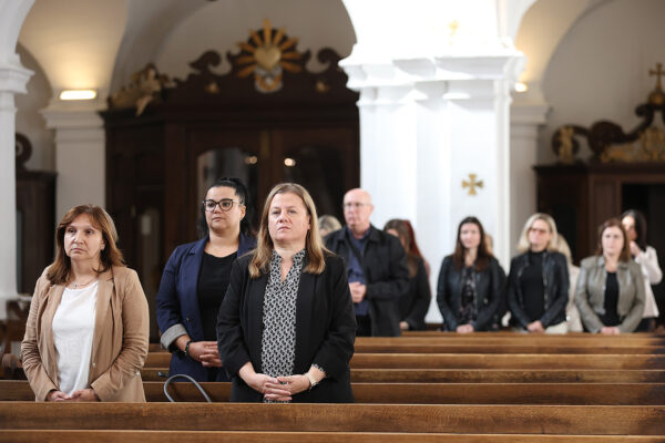 U povodu blagdana Svih svetih u Virovitici odana počast poginulim hrvatskim braniteljima i civilnim žrtvama 35 svi sveti vijenci i misa 201