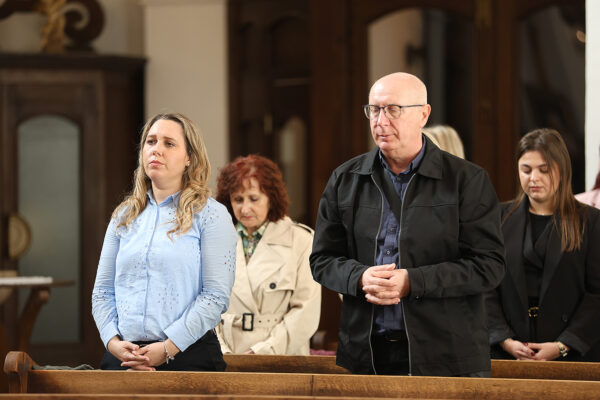 U povodu blagdana Svih svetih u Virovitici odana počast poginulim hrvatskim braniteljima i civilnim žrtvama 41 svi sveti vijenci i misa 223