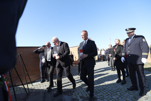 U povodu blagdana Svih svetih u Virovitici odana počast poginulim hrvatskim braniteljima i civilnim žrtvama 9 svi sveti vijenci i misa 61