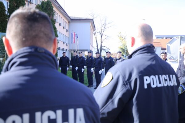 U povodu blagdana Svih svetih u Virovitici odana počast poginulim hrvatskim braniteljima i civilnim žrtvama 60 z svi sveti vijenci i misa z 11