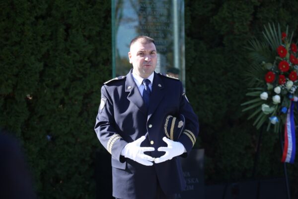 U povodu blagdana Svih svetih u Virovitici odana počast poginulim hrvatskim braniteljima i civilnim žrtvama 61 z svi sveti vijenci i misa z 12