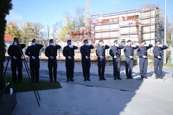 U povodu blagdana Svih svetih u Virovitici odana počast poginulim hrvatskim braniteljima i civilnim žrtvama 52 z svi sveti vijenci i misa z 3