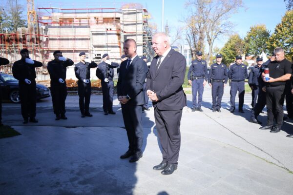 U povodu blagdana Svih svetih u Virovitici odana počast poginulim hrvatskim braniteljima i civilnim žrtvama 53 z svi sveti vijenci i misa z 4