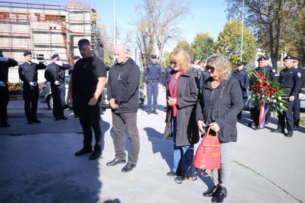 U povodu blagdana Svih svetih u Virovitici odana počast poginulim hrvatskim braniteljima i civilnim žrtvama 54 z svi sveti vijenci i misa z 5