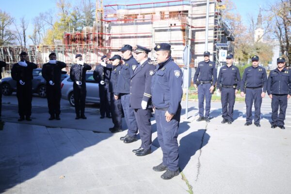 U povodu blagdana Svih svetih u Virovitici odana počast poginulim hrvatskim braniteljima i civilnim žrtvama 57 z svi sveti vijenci i misa z 8