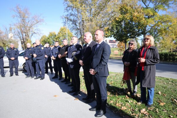 U povodu blagdana Svih svetih u Virovitici odana počast poginulim hrvatskim braniteljima i civilnim žrtvama 58 z svi sveti vijenci i misa z 9