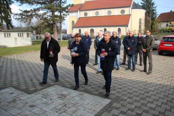 Obilježena 34. godišnjica pogibije pripadnika 127. brigade HV na području općine Đulovac 2 IMG 4215 Custom