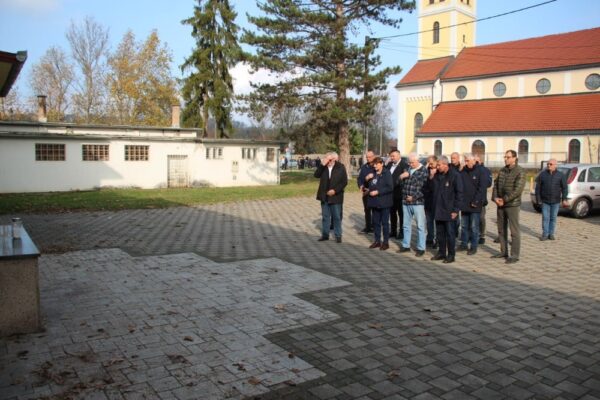 Obilježena 34. godišnjica pogibije pripadnika 127. brigade HV na području općine Đulovac 3 IMG 4220 Custom