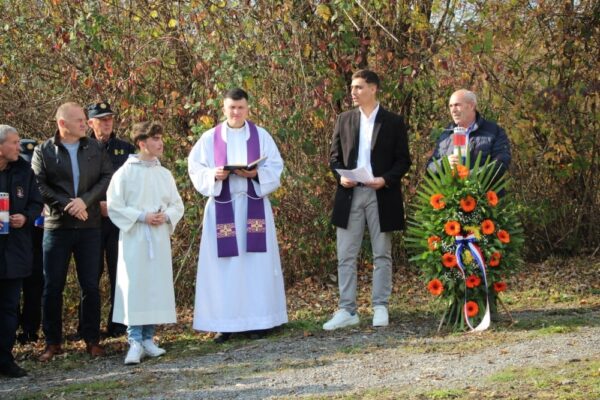 Obilježena 34. godišnjica pogibije pripadnika 127. brigade HV na području općine Đulovac 4 IMG 4229 Custom