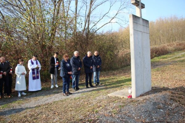Obilježena 34. godišnjica pogibije pripadnika 127. brigade HV na području općine Đulovac 6 IMG 4238 Custom