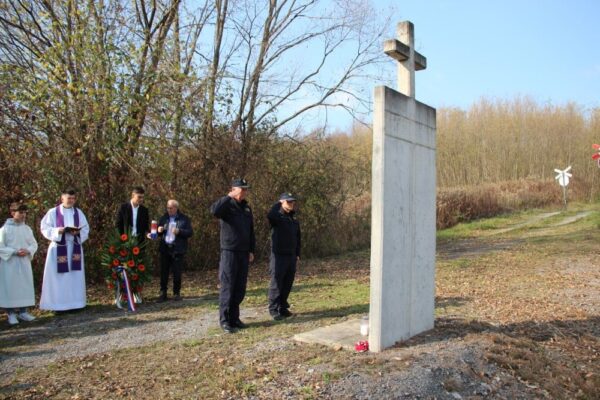 Obilježena 34. godišnjica pogibije pripadnika 127. brigade HV na području općine Đulovac 7 IMG 4243 Custom