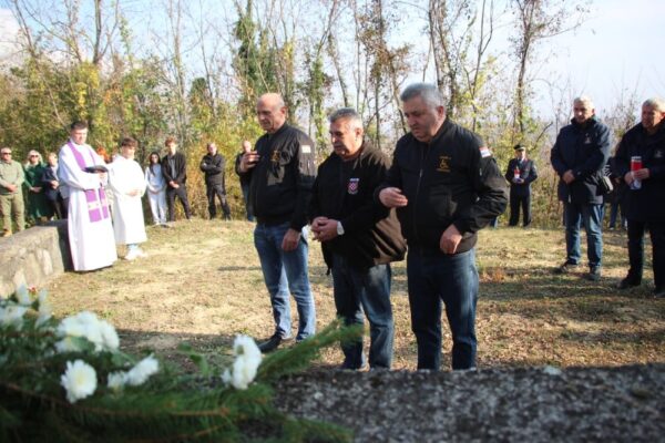Obilježena 34. godišnjica pogibije pripadnika 127. brigade HV na području općine Đulovac 22 IMG 4323 Custom