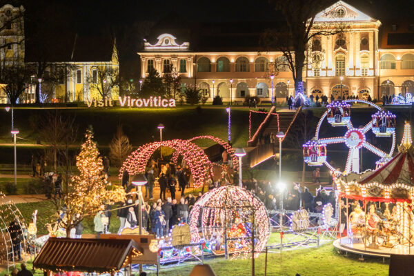 Upaljena prva adventska svijeća: Uz bajku na ledu i koncert klape Intrade Virovitica svečano otvorila najljepše doba godine 1 b advent vtc 1