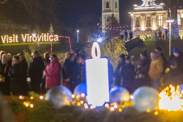 Upaljena prva adventska svijeća: Uz bajku na ledu i koncert klape Intrade Virovitica svečano otvorila najljepše doba godine 76 b advent vtc 111