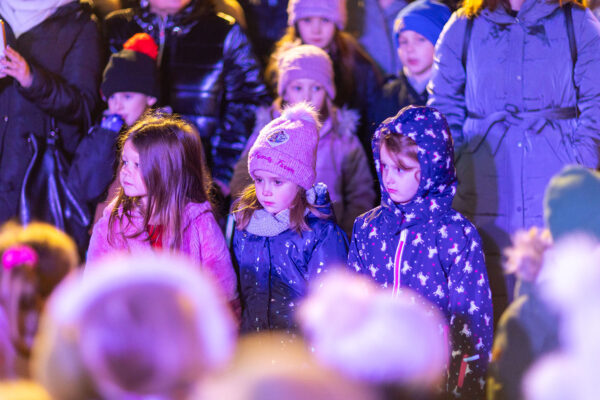 Upaljena prva adventska svijeća: Uz bajku na ledu i koncert klape Intrade Virovitica svečano otvorila najljepše doba godine 101 b advent vtc 138