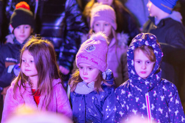 Upaljena prva adventska svijeća: Uz bajku na ledu i koncert klape Intrade Virovitica svečano otvorila najljepše doba godine 102 b advent vtc 139