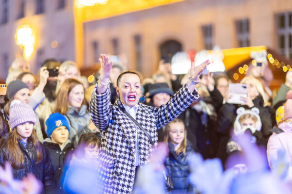 Upaljena prva adventska svijeća: Uz bajku na ledu i koncert klape Intrade Virovitica svečano otvorila najljepše doba godine 108 b advent vtc 145