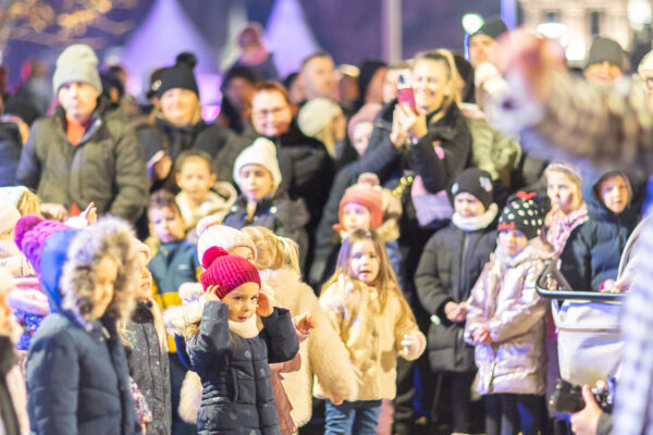 Upaljena prva adventska svijeća: Uz bajku na ledu i koncert klape Intrade Virovitica svečano otvorila najljepše doba godine 124 b advent vtc 162
