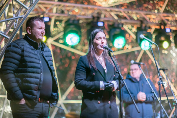Upaljena prva adventska svijeća: Uz bajku na ledu i koncert klape Intrade Virovitica svečano otvorila najljepše doba godine 137 b advent vtc 181