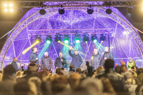 Upaljena prva adventska svijeća: Uz bajku na ledu i koncert klape Intrade Virovitica svečano otvorila najljepše doba godine 159 b advent vtc 213