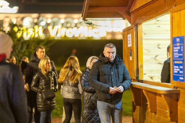 Upaljena prva adventska svijeća: Uz bajku na ledu i koncert klape Intrade Virovitica svečano otvorila najljepše doba godine 4 b advent vtc 4