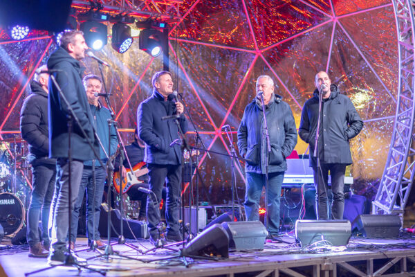 Upaljena prva adventska svijeća: Uz bajku na ledu i koncert klape Intrade Virovitica svečano otvorila najljepše doba godine 5 b advent vtc 6