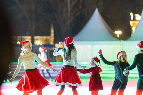 Upaljena prva adventska svijeća: Uz bajku na ledu i koncert klape Intrade Virovitica svečano otvorila najljepše doba godine 52 b advent vtc 83