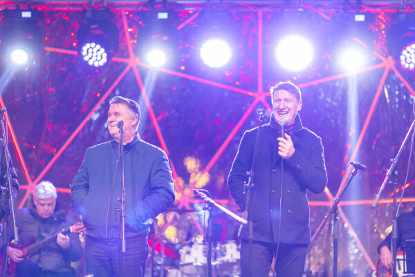 Upaljena prva adventska svijeća: Uz bajku na ledu i koncert klape Intrade Virovitica svečano otvorila najljepše doba godine 7 b advent vtc 9