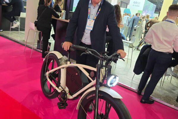 d8825122 60ef 4add b7d4 650081f52c1f