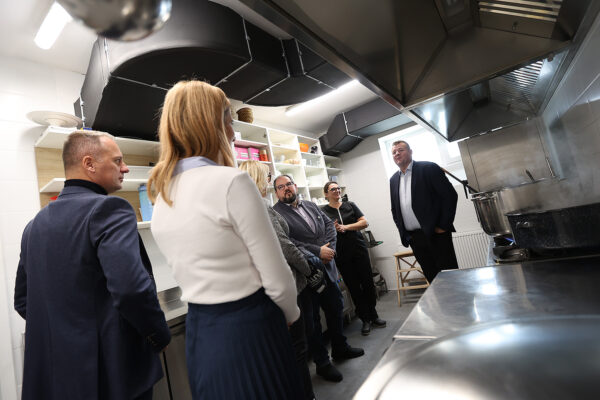 U Katoličku osnovnu školu u Virovitici stigla je nova moderno opremljena kuhinja 1 kuhinja katolicka 1