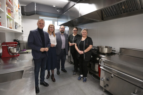 U Katoličku osnovnu školu u Virovitici stigla je nova moderno opremljena kuhinja 3 kuhinja katolicka 18