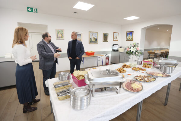 U Katoličku osnovnu školu u Virovitici stigla je nova moderno opremljena kuhinja 8 kuhinja katolicka 44