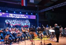 Blagdanske note ispunile dvoranu “Brlića”: Glazbenici tradicionalnim koncertom donijeli duh Božića u srce Virovitice