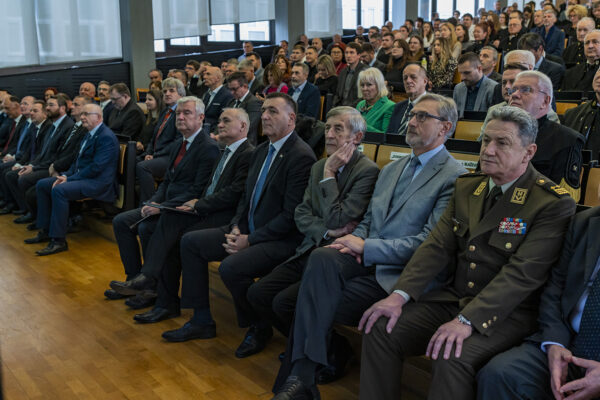 Gradu Virovitici i Virkomu priznanje Rudarsko-geološko-naftnog fakulteta za stručnu suradnju i sudjelovanje na projektima 3 24