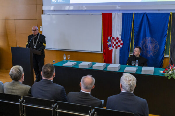 Gradu Virovitici i Virkomu priznanje Rudarsko-geološko-naftnog fakulteta za stručnu suradnju i sudjelovanje na projektima 5 34