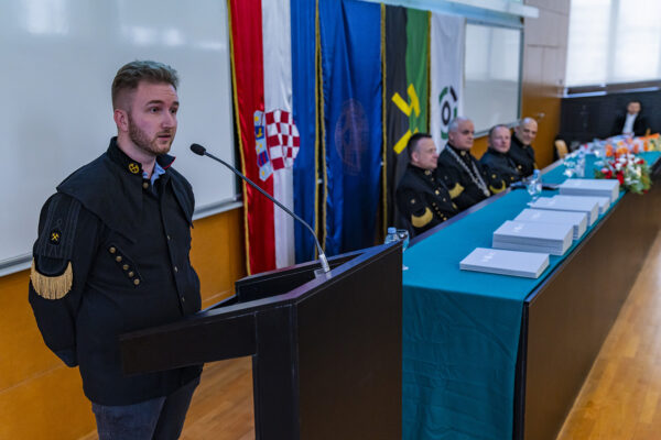Gradu Virovitici i Virkomu priznanje Rudarsko-geološko-naftnog fakulteta za stručnu suradnju i sudjelovanje na projektima 7 38