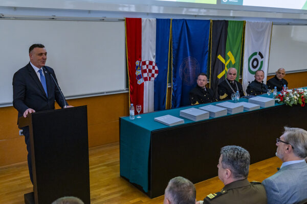 Gradu Virovitici i Virkomu priznanje Rudarsko-geološko-naftnog fakulteta za stručnu suradnju i sudjelovanje na projektima 9 41