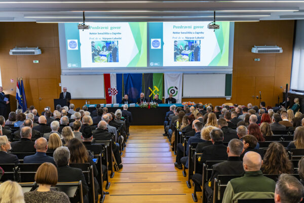Gradu Virovitici i Virkomu priznanje Rudarsko-geološko-naftnog fakulteta za stručnu suradnju i sudjelovanje na projektima 11 44